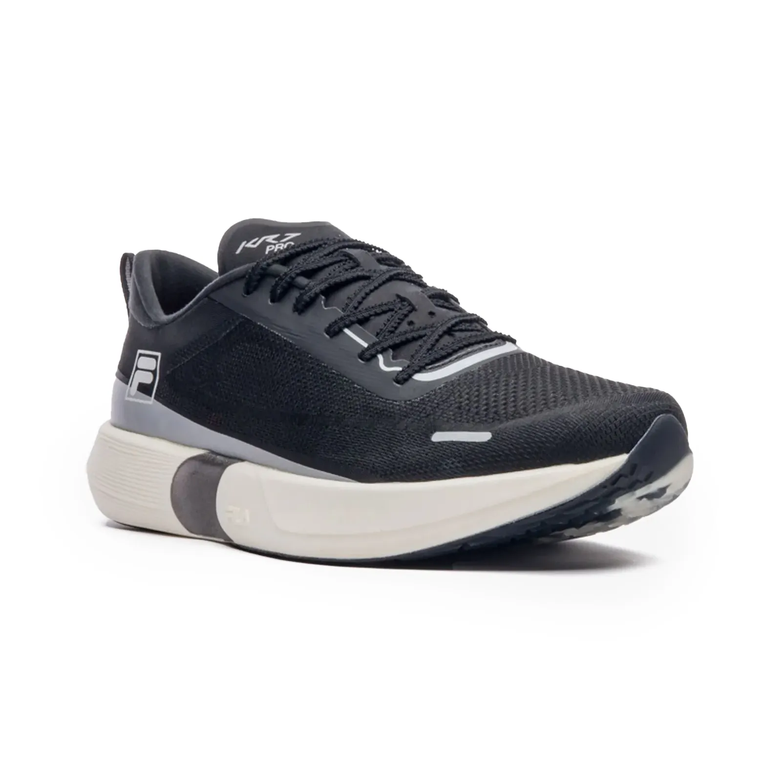 Tênis Fila KR7 PRO masculino preto e cinza em ângulo frontal direito.